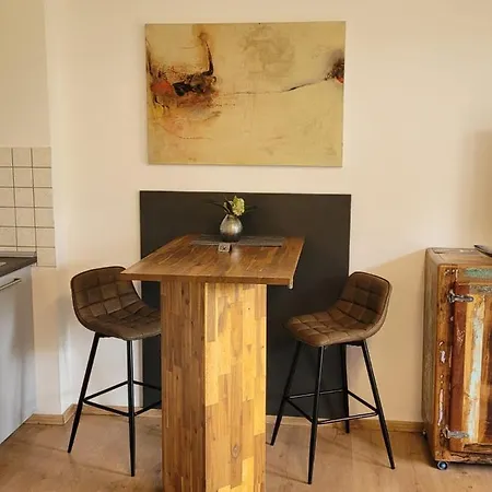 1 Mit Terrasse Und Pkw-stellplatz *