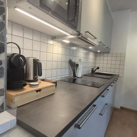 1 Mit Terrasse Und Pkw-stellplatz *