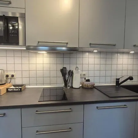 1 Mit Terrasse Und Pkw-stellplatz