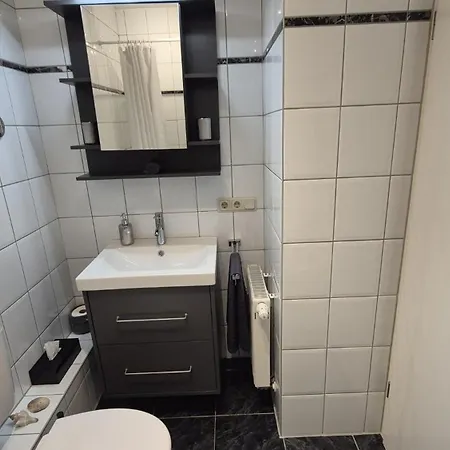 1 Mit Terrasse Und Pkw-stellplatz Apartment