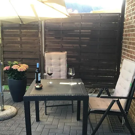 1 Mit Terrasse Und Pkw-stellplatz