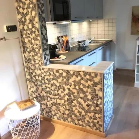 1 Mit Terrasse Und Pkw-stellplatz Apartment *