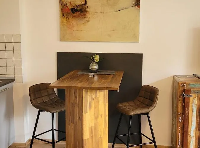 1 Mit Terrasse Und Pkw-stellplatz *