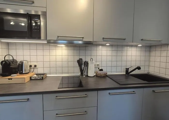 1 Mit Terrasse Und Pkw-stellplatz